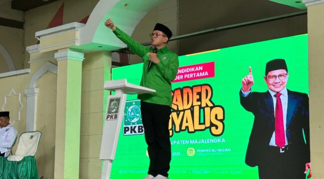 Wakil Sekretaris Dewan Syuro DPP PKB, Dr. KH. Maman Imanulhaq saat membuka Musyawarah Anak Cabang (Musancab) di kompleks Pondok Pesantren Al Mizan, Jatiwangi, Majalengka. 
(Foto: Ist)