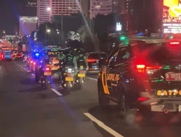 Personil Polda Metro Jaya Bersama Tim Gabungan saat melkukan patroli malam. (Foto: Humas PMJ(