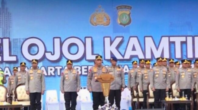 Kapolri Jenderal Listyo Sigit Prabowo saat memiimpin Apel Ojol Kamtibmas . (Foto : Kominfotik Jakpus)