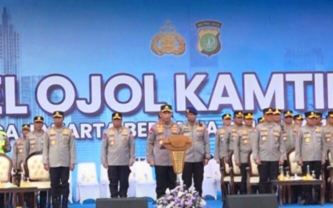 
					Kapolri Jenderal Listyo Sigit Prabowo saat memiimpin Apel Ojol Kamtibmas . (Foto : Kominfotik Jakpus)