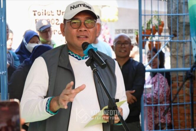 
					Wali Kota  Jakarta pusat Arifin saat memberikan sambutan dalam acara peresmian 100 toilet di 37 Kelurahan. (Foto : Kominfotik Jakpus)