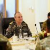 Panglima Angkatan Bersenjata Australia (Chief of Defence Force/ CDF), Laksamana David Johnston, AC RAN. saat mengadakan pertemuan dengan Panglima TNI Jenderal TNI Agus Subiyanto dan jajarrannya. (Foto : Puspen TNI)