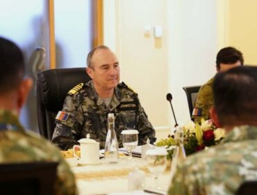 Panglima Angkatan Bersenjata Australia (Chief of Defence Force/ CDF), Laksamana David Johnston, AC RAN. saat mengadakan pertemuan dengan Panglima TNI Jenderal TNI Agus Subiyanto dan jajarrannya. (Foto : Puspen TNI)