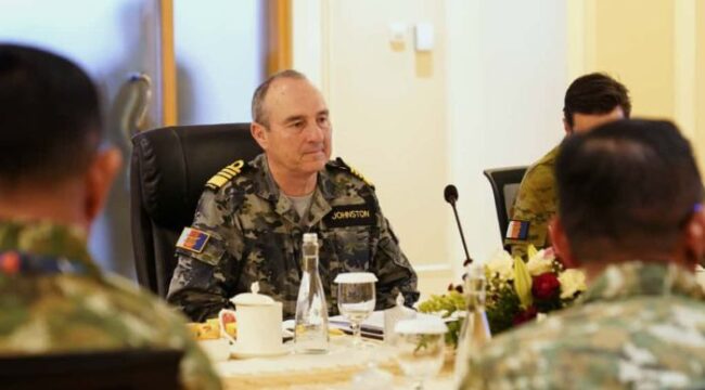 Panglima Angkatan Bersenjata Australia (Chief of Defence Force/ CDF), Laksamana David Johnston, AC RAN. saat mengadakan pertemuan dengan Panglima TNI Jenderal TNI Agus Subiyanto dan jajarrannya. (Foto : Puspen TNI)