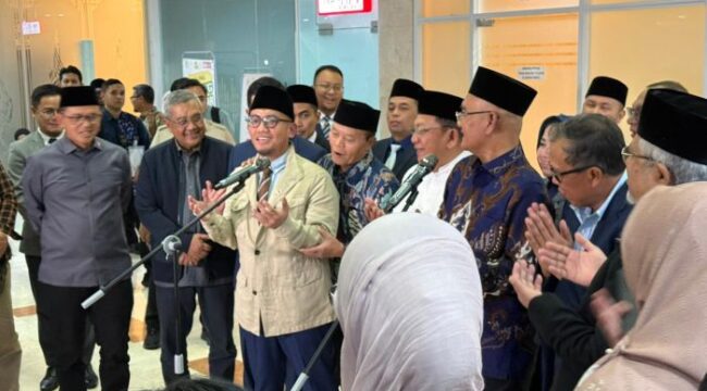 Wakil Menteri Haji dan Umrah Dahnil Anzar Simanjuntak saat memberikan keterangan kepada awak media usai mengadakan rapat bersama Komisi VIII DPR RI. (Foto: Ist)