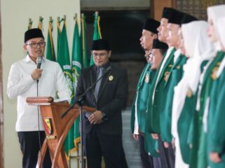 Ketua DPW LASQI Nusantara Jawa Barat, Dr. KH. Maman Imanulhaq, saat melantik Pengurus Lembaga Seni Qasidah Indonesia (LASQI) Nusantara Jaya Kabupaten Bandung. (Foto : Ist)
