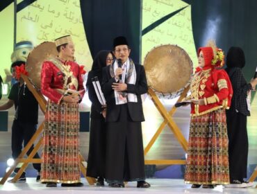Menteri Agama (Menag) Nasaruddin Umar saat membuka Musabaqah Qira’atil Kutub (MQK) Internasional 2025 di Pesantren As’adiyah di Wajo, Sulawesi Selatan. (Foto : Humas Kemenag)