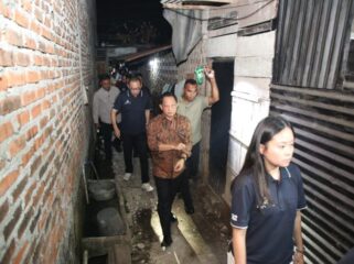 Mendagri Tito Karnavian saat blusukan ke perkampungan warga. (Foto : Puspen Kemendagri)