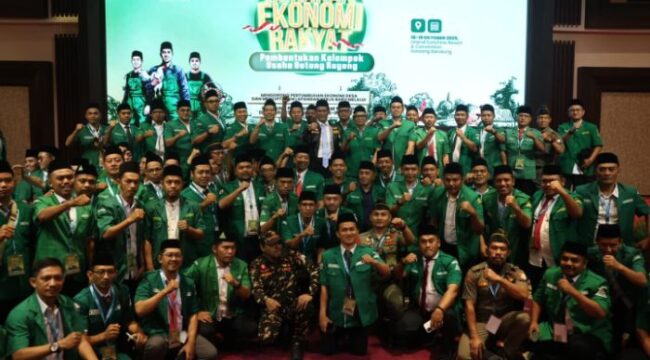Menteri Pertanian Andi Amran Sulaiman saat berfoto bersama dengan Jajaran GP Ansor. (Foto : Humas Kementan )