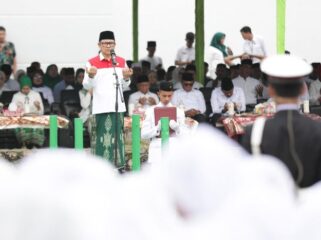 Ketua Partai Kebangkitan Bangsa (PKB) Muhaimin Iskandar saat memberikan doa dalam perayaan Hari Santtri 2025 . (Foto : PKB)