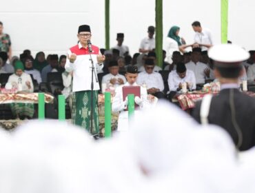 Ketua Partai Kebangkitan Bangsa (PKB) Muhaimin Iskandar saat memberikan doa dalam perayaan Hari Santtri 2025 . (Foto : PKB)