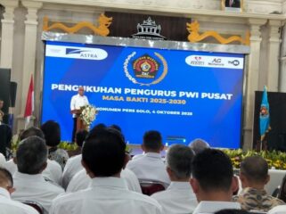 Ketua PWI Pusat Akhmad Munir saat meberikan sambutan dalam pengukuhan pengurus PWI Pusat Periode 2025- 2030. (Foto : PWI Pusat )
