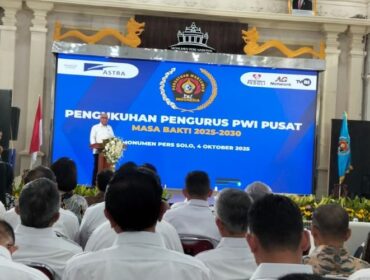 Ketua PWI Pusat Akhmad Munir saat meberikan sambutan dalam pengukuhan pengurus PWI Pusat Periode 2025- 2030. (Foto : PWI Pusat )