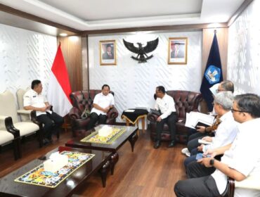 Menteri Dalam Negeri (Mendagri) Muhammad Tito Karnavian  saat bertemu dengan Menteri Pendidikan Tinggi, Sains, dan Teknologi (Mendiktisaintek) Brian Yuliarto di Kantor Kemendiktisaintek, Jakarta, Rabu (1/10/2025).. (Foto : Puspen Kemendagri)