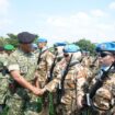 Wakil Panglima TNI Jenderal TNI Tandyo Budi Revita  saat melepas 180 prajurit TNI yang tergabung dalam Satuan Tugas (Satgas) Kompi Zeni (Kizi) TNI Kontingen Garuda (Konga) XXXVII-L United Nations Multi-Dimensional Intergrated Stabilization Mission in Central in Africa (Minusca Car) TA. 2025 . (Foto : Puspen TNI)