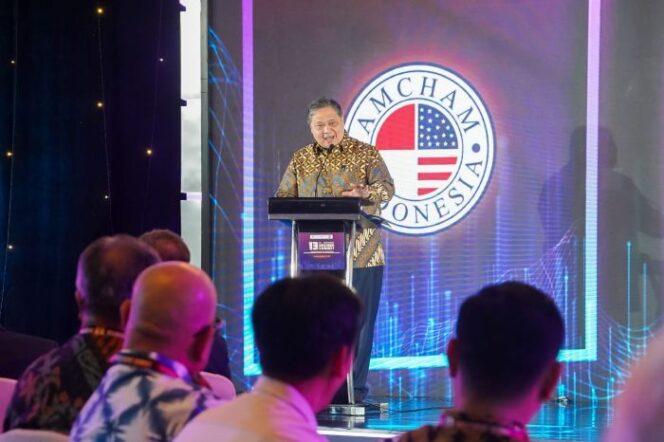 
					Menteri Koordinator Bidang Perekonomian Airlangga Hartarto saat memberikan sambutan dalam acara 13th US-Indonesia Investment Summit 2025 - Turning Headwinds into Opportunities: Unlocking Investment Potential to Power Indonesia’s Growth, Senin (17/11/2025).. (Foto : Humas Kemenko Perekonomian )