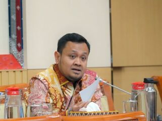 Anggota Komisi III DPR RI, Bimantoro Wiyono Rapat Kerja dengan Kakorlantas Polri serta seluruh Direktur Lalu Lintas (Dirlantas) Polda se-Indonesia, di Ruang Rapat Komisi III, Kamis, (27/11/2025). (Foto : Tari/Andri)