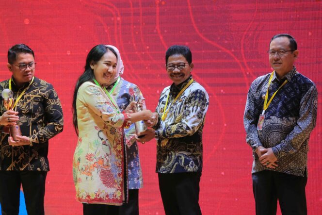 
					Sukses Kembangkan Aplikasi Peringatan Dini Banjir, Pemkot Tangerang Raih Penghargaan Bhumandala Award