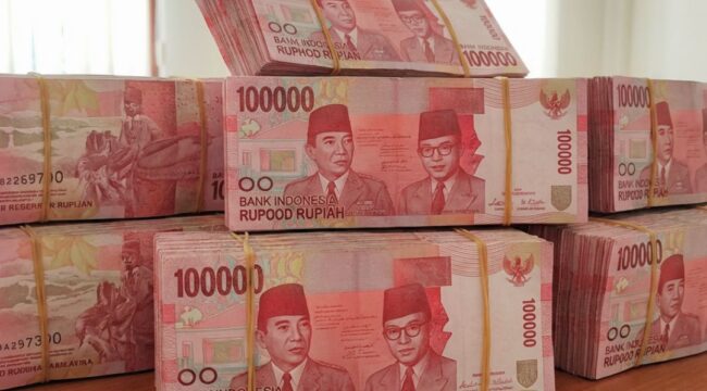 Ilustrasi tumpukan uang (Foto: lmarena)