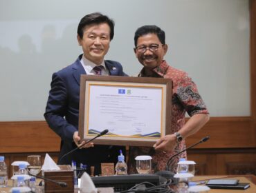 Wali Kota Tangerang, Sachrudin bersama Wali Kota Jinju Korea Selatan, Kyo il Jo (Foto: Humas Pemkot Tangerang)