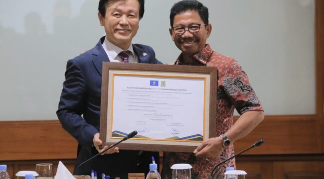 Wali Kota Tangerang, Sachrudin bersama Wali Kota Jinju Korea Selatan, Kyo il Jo (Foto: Humas Pemkot Tangerang)