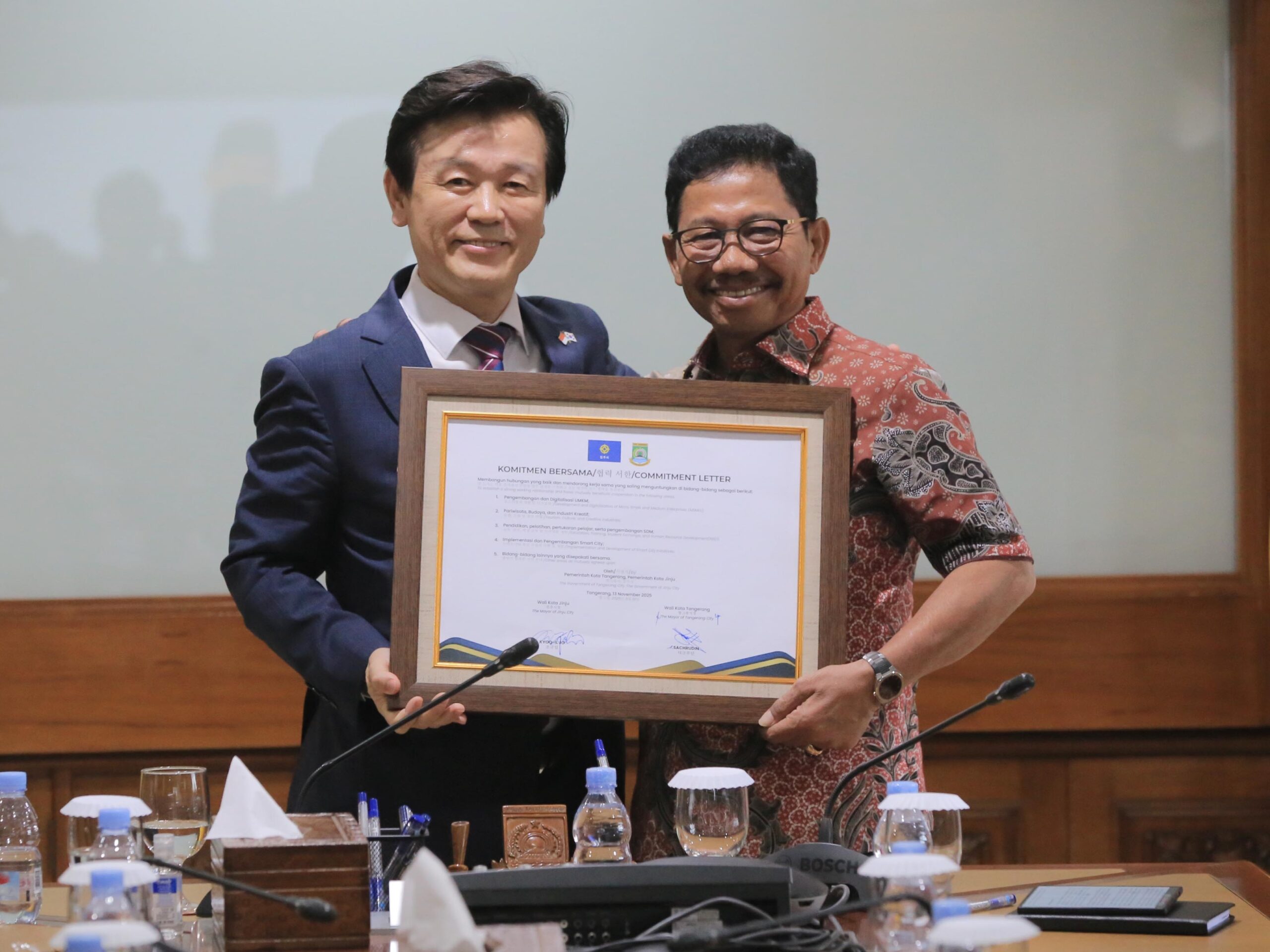 Wali Kota Tangerang, Sachrudin bersama Wali Kota Jinju Korea Selatan, Kyo il Jo (Foto: Humas Pemkot Tangerang)