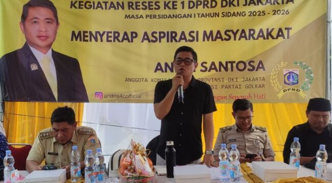 Anggota DPRD DKI Jakrta, Andri Santosa, saat  memberikan sambutan dalam  acara reses menyerap aspirasi masyarakat Kelurahan Kalideres. (Foto: Ist)