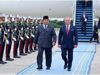 Presiden Prabowo Subianto saat menyambut kedatanga Raja Yordania Abdullah II Ibn Al Hussein di Lanud Halim Perdana Kusuma. Jakarta (Foto: Screenshot Laman Presiden RI)