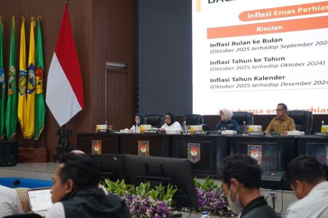 
					Wakil Kepala Badan Gizi Nasional Nanik Sudaryati Deyang saat mengikuti  Rapat Koordinasi Pengendalian Inflasi Daerah tahun 2025, di Kementerian Dalam Negeri, Jakarta, Senin (17/11/2025).. (Foto : Humas BGN)
