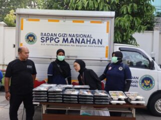 Satuan Pelayanan Pemenuhan Gizi (SPPG) Kota Solo saat melakukan showcase MBG di CFD Solo. (Foto: Humas BGN)