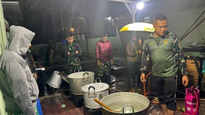 
					Suasana di Dapur Umum TBI AD. (foto : Dispen TNI AD)