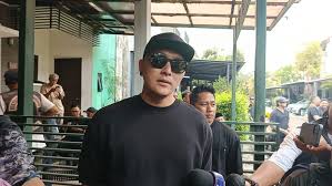 Ilusionis  Demian Aditya.
saat melayat  ke rumah duka Gary Iskak (Foto : Ft News)