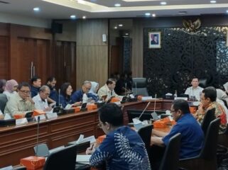 Deputi Bidang Koordinasi Energi dan Sumber Daya Mineral Kementerian Koordinator Bidang Perekonomian Elen Setiad saat memberikan sambutan dalam pembukaan  Kick-Off Implementasi Peraturan Presiden Nomor 94 Tahun 2025. (Foto : Humas Kemenko Perekonomian)