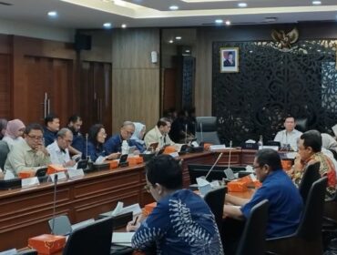 Deputi Bidang Koordinasi Energi dan Sumber Daya Mineral Kementerian Koordinator Bidang Perekonomian Elen Setiad saat memberikan sambutan dalam pembukaan  Kick-Off Implementasi Peraturan Presiden Nomor 94 Tahun 2025. (Foto : Humas Kemenko Perekonomian)