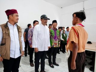 Menteri Sosial Saifullah Yusuf atau Gus Ipul saat mengunjungi sekolah Rakyat di Pasuruan. (Foto : Humas Kemensos)