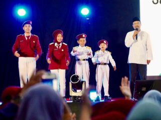 - Menteri Sosial Saifullah Yusuf atau Gus Ipul saat hadir dalam acara dialog Kesejahteraan Sosial dan Sekolah Rakyat di Gedung Kesenian Darmoyudo, Kota Pasuruan. (Foto : Humas Kemensos)