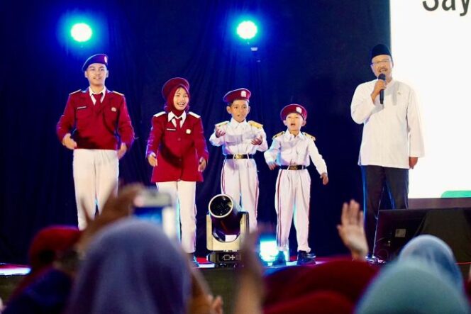 
					- Menteri Sosial Saifullah Yusuf atau Gus Ipul saat hadir dalam acara dialog Kesejahteraan Sosial dan Sekolah Rakyat di Gedung Kesenian Darmoyudo, Kota Pasuruan. (Foto : Humas Kemensos)