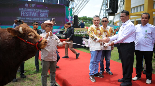 Menteri Pertanian Andi Amran Sualiman saat  mengahdiri Festival Sap[ APPSI di Jember. (Foto: Humas Kementan)