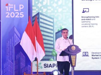 Menteri Tenaga Kerja Yassierli saat membuka acara Indonesian Forum and Labour Productivity (IFLP) bertema 'Gig Workers: Flexibility and Vulneralibity from Multiple Perspective' di Jakarta, Selasa (25/11/2025).. (Foto: Humas Kemnaker)