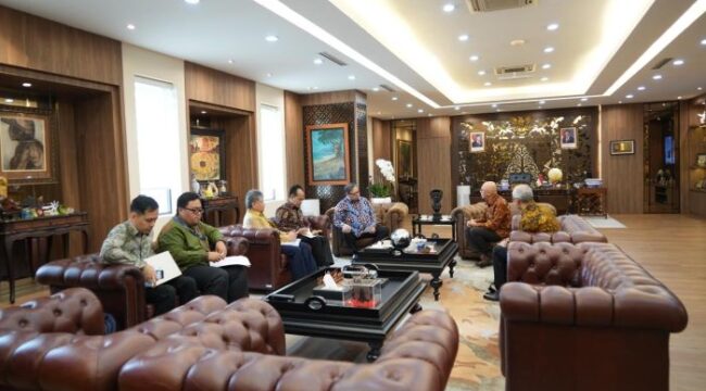 Menteri Koordinator Bidang Perekonomian Airlangga Hartarto saat menerima Duta Besar LBBP RI untuk Kerajaan Belgia merangkap Keharyapatihan Luksemburg dan Uni Eropa (UE) Andri Hadi, (Foto : Humas Kemenko Perekonomian)