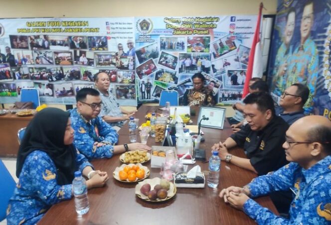 
					Kasudin Kominfotik Rachmat Kunjungi Markas Pokja PWI Wali Kota Jakpus