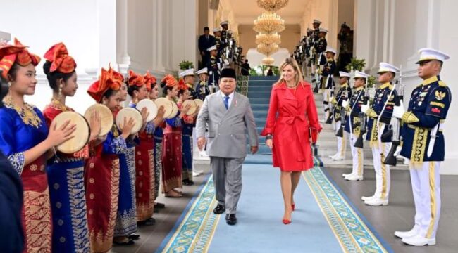 Presiden Prabowo Subianto saat menyambut kedaatangan Ratu Maxmi sari Belanda di Istana Negara Jakarta (Foto: BPMI Setpres/Humas Kemensetneg)