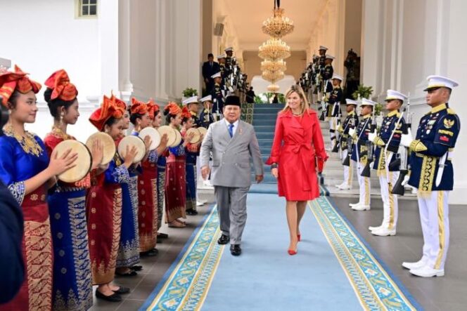 
					Presiden Prabowo Subianto saat menyambut kedaatangan Ratu Maxmi sari Belanda di Istana Negara Jakarta (Foto: BPMI Setpres/Humas Kemensetneg)