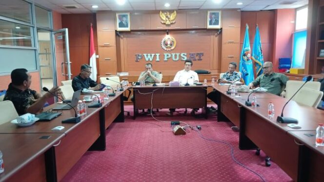 
					Tim penyempurnaan PDPRT (TP PDPRT) PWI Pusat yang diketuai Zulkifli Gani Ottoh.. (Foto: PWI Pusat)