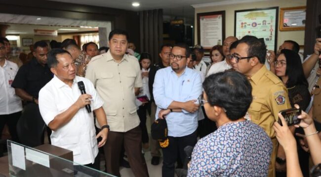 Menteri Dalam Negeri Tito Karnavian saat meninjau MPP Sewaka Dharma Denpasar Bali. (Foto : Puspen Kemendagri)