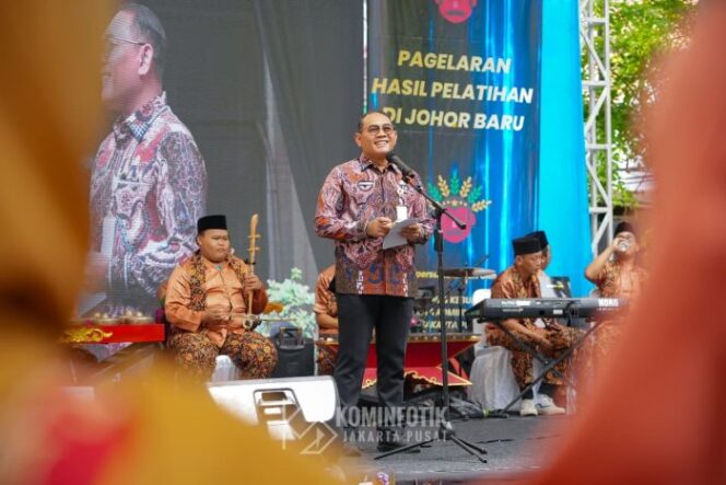 
					Wali Kota Jakarta Pusat Arifin saat memberikan sambutan dalam pembukaan gelaran  hasil Pembinaan Seni Budaya Kecamatan Johar Baru Tahun 2025. (Foto: Kominfotik Jakpus)