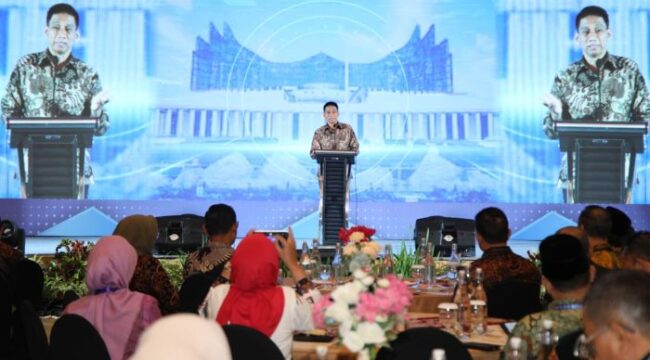 Wakil Menteri Dalam Negeri (Wamendagri) Akhmad Wiyagus saat memberikan arahan kepada para peserta Rakor Pengembanga SDM Aparatur Pemerintahan dalam Negeri. (Foto : Pispen Kemendagri)