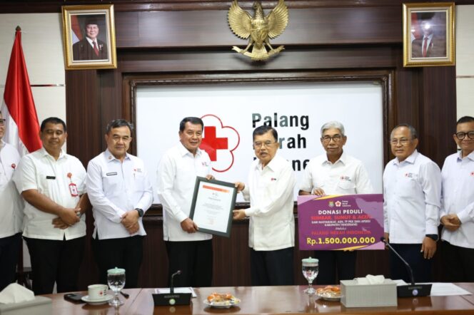 
					Peduli Bencana Sumatera, Pemkab Tangerang Serahkan Bantuan 1,5 Miliar