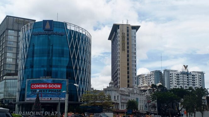 
					Gedung-gedung megah di wilayah kecamatan kelapa dua. (Foto: dok.jejaknarasi.id)