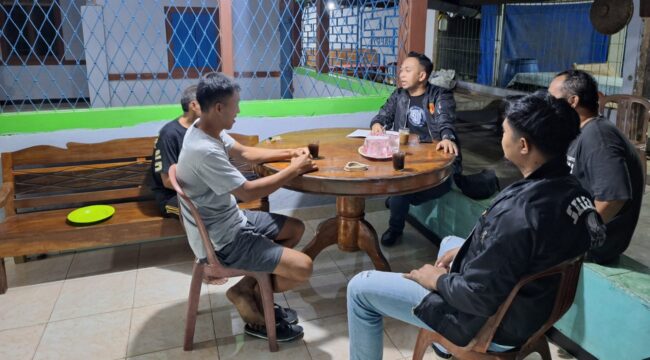 Korban dugaan penipuan investasi ternak babi bersama Satreskim Polresta Tangerang (Foto: Humas Polresta Tangerang)